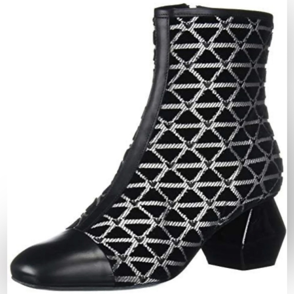 🎉🎉 Emporio Armani Women's Size 42 (11)
Ankle Boot, Black/Silver